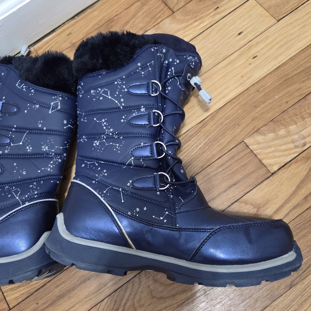 Lands' End Snowflake Insulated Snow Boot in Constellation Print - Picture 9 of 12